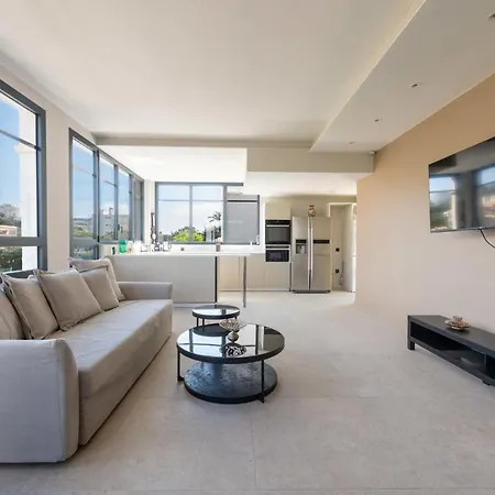 3-br Floor With Rooftop Apartman *